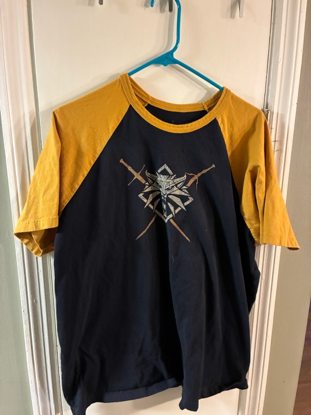 Men’s L Witcher Sword of Destiny Has Two Edges Graphic T Shirt Black and Yellow